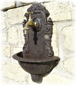 Fontaine-koristeallas valuraudasta puutarhaan, terassille, pihaan tai parvekkeelle La Petite Provence