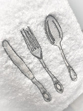 Keittiöpyyhe käsille valkoinen aterimien kuvalla brodeerattu frotee La Petite Provence