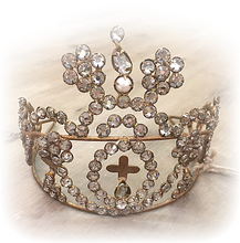 Kivikoristeinen rustiikkinen tiara-kruunu metallia kirkkain kivin La Petite Provence