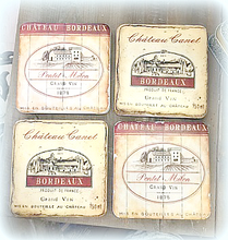 Viinietikettiaiheiset ranskalaiset lasinaluset 4 kpl paketissa