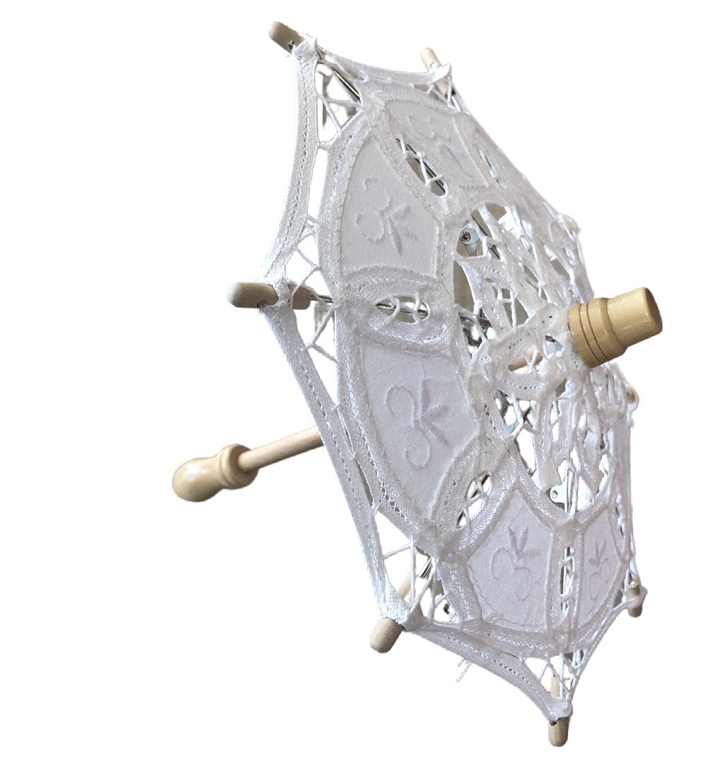 Minikokoinen päivänvarjo valkoista puuvillapitsiä puinen runko La Petite Provence