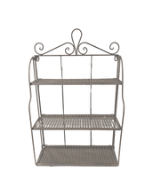 Ruskea kolmihyllyinen metallihyllykkö jossa romanttinen kiehkurainen ranskalainen koristelu La Petite Provence