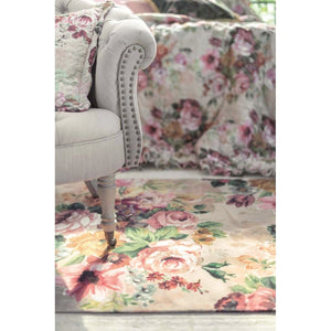 Ruusumatto lattialla beige pohja ja romanttinen tyyli La Petite Provence