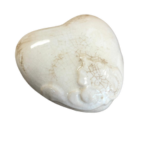 Koristesydän, vaaleaa patinoitunutta kiven näköistä materiaalia La Petite Provence